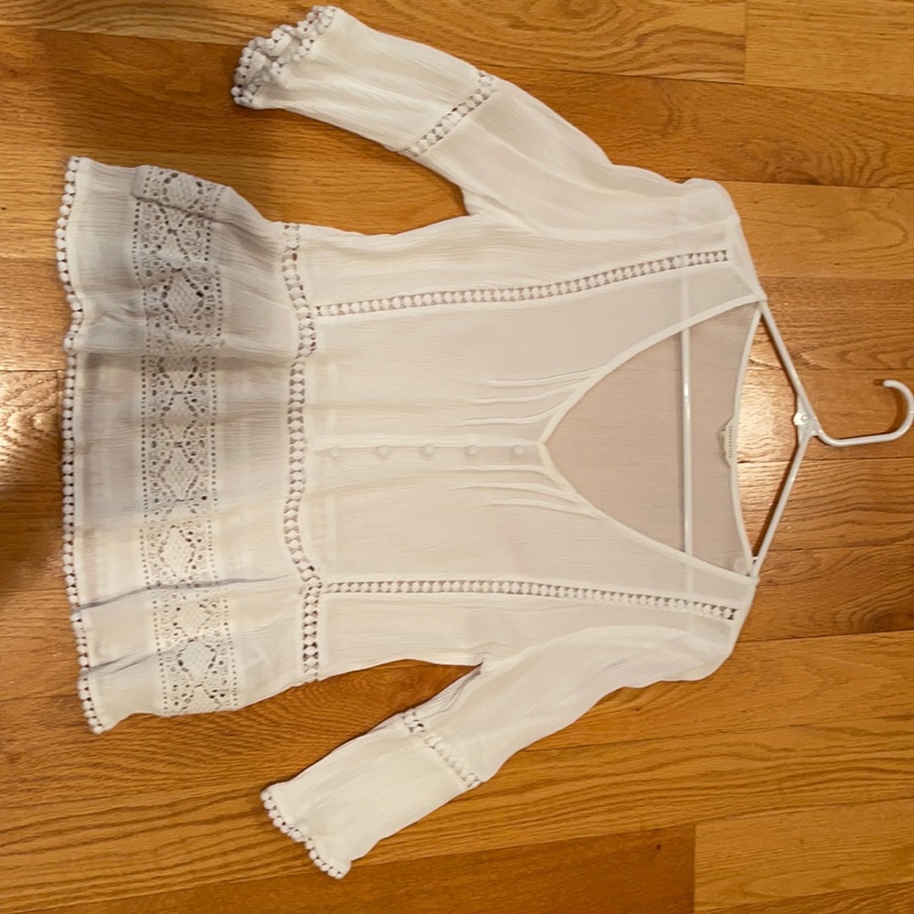 White Aeropostale blouse! Size medium!